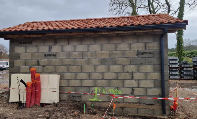 Gouttière sur un local à de roues, Capbreton, MSG